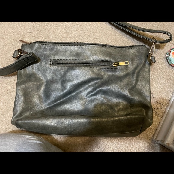 ❤️‍🔥SOLD❤️‍🔥Gray Versona Crossbody - Picture 2 of 7